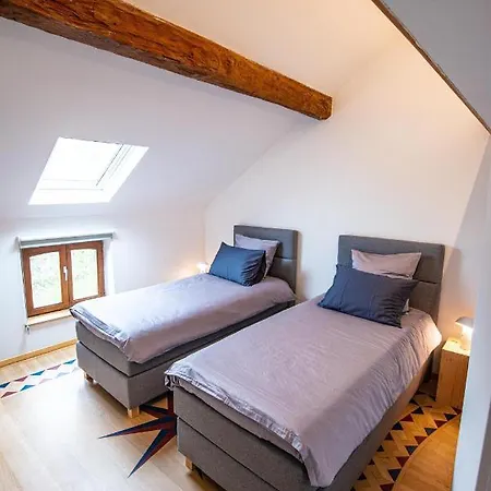 9 Personnes- Le Refuge Du Saule